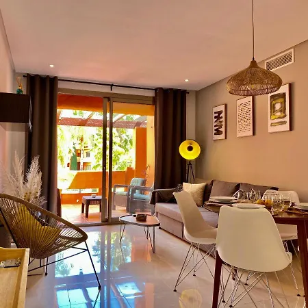 Sunny 2br Style New Golden Mile Free Parking Wifi & Aircon Apartment *