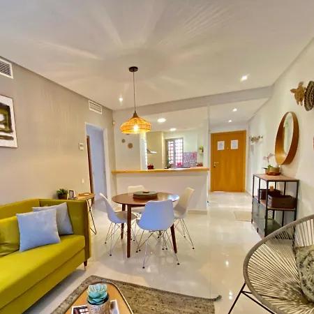 Sunny 2br Style New Golden Mile Free Parking Wifi & Aircon Apartment *
