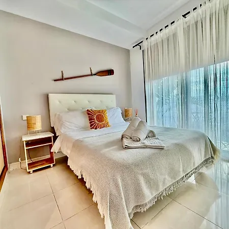 Sunny 2br Style New Golden Mile Free Parking Wifi & Aircon Apartment