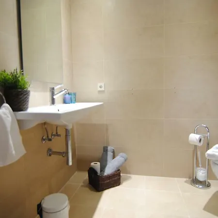 Sunny 2br Style New Golden Mile Free Parking Wifi & Aircon Apartment